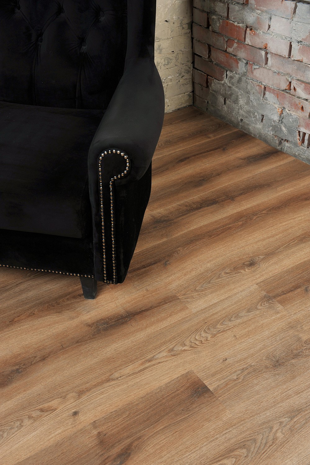 Кварцвиниловая плитка FineFloor замковая Light Дуб Брага FF-1335 1314×190×3,6 фото в интерьере